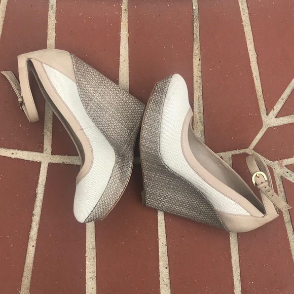 Guess by Marciano ‘PM Cherry’ Linen + Straw Wedges - Picture 5 of 8